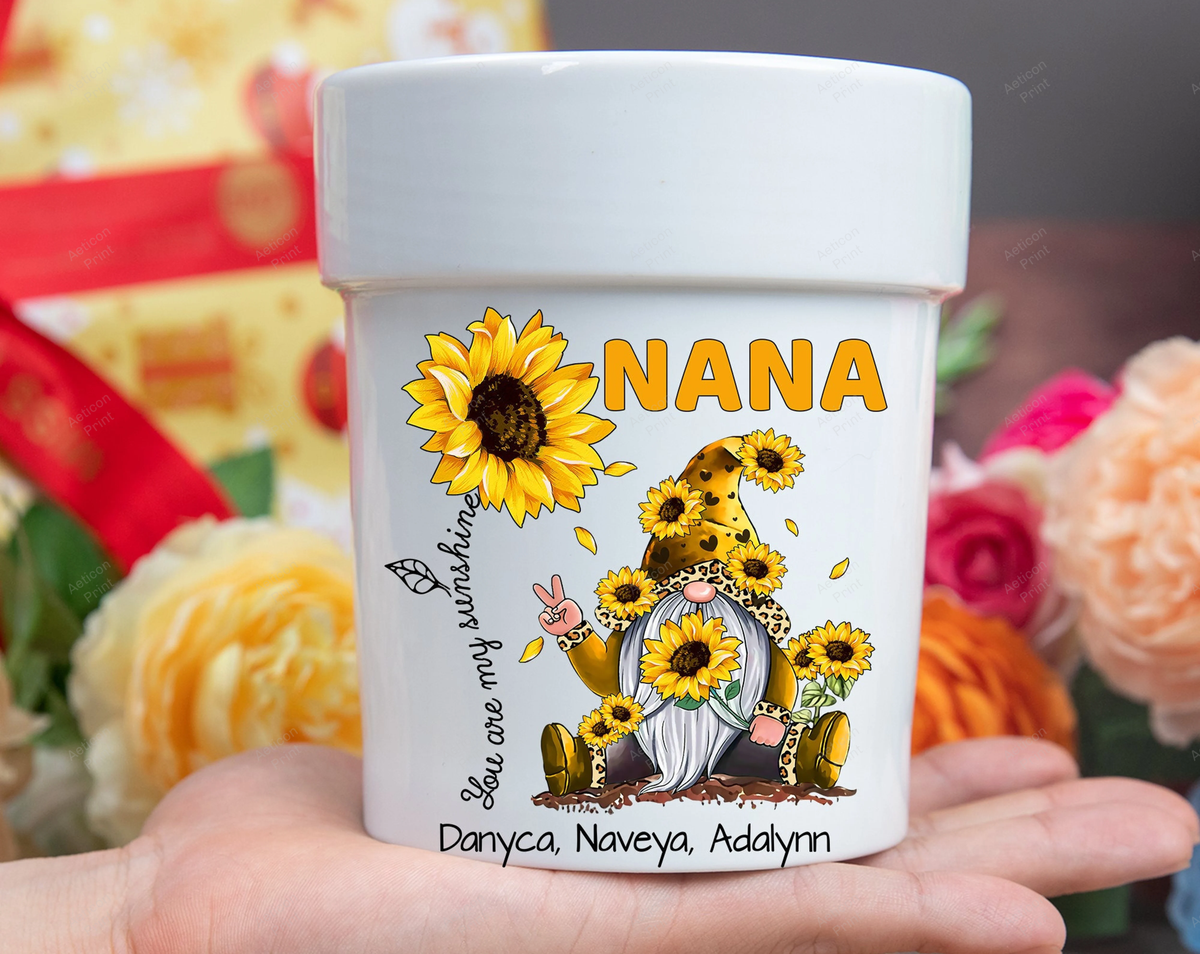 Custom Grandma Outdoor Planter, 4.7 inches Ceramic Flower Pot with Drainage for Mom Grandma, Garden Gnome Decor Pot, Mini Desk Decor for Nan