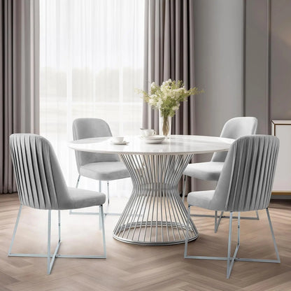 Juego de 4 sillas de comedor modernas de terciopelo Montague: asiento cómodo gris claro con patas de metal plateado, perfectas para comedor y cocina