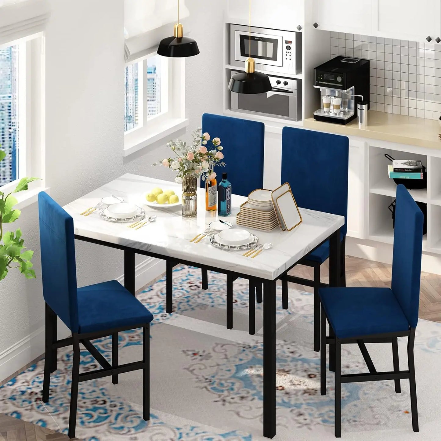 Ensemble de table à manger pour 4 personnes - Table de cuisine peu encombrante et chaises pour 4 personnes, plateau de table en faux marbre de style moderne et 4 chaises en velours bleu