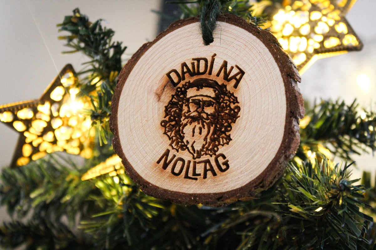 Daidí Na Nollag Christmas Ornament Father Christmas Wood Bauble Festive Log Slice Rustic Handmade Burning Pyrography Tree Decoration Gaelic