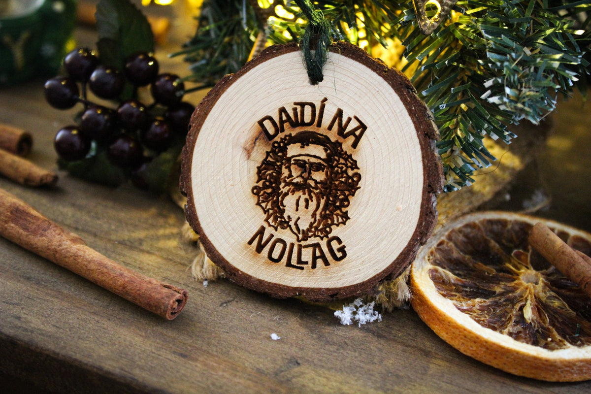 Daidí Na Nollag Christmas Ornament Father Christmas Wood Bauble Festive Log Slice Rustic Handmade Burning Pyrography Tree Decoration Gaelic