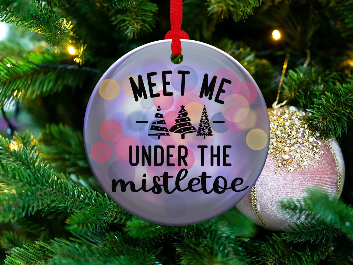 Christmas 2024 Ornament, Christmas Decoration, Holiday Gift Idea, Heirloom Keepsake, Round Ceramic, Gift Exchange, Gift Idea, Mistletoe
