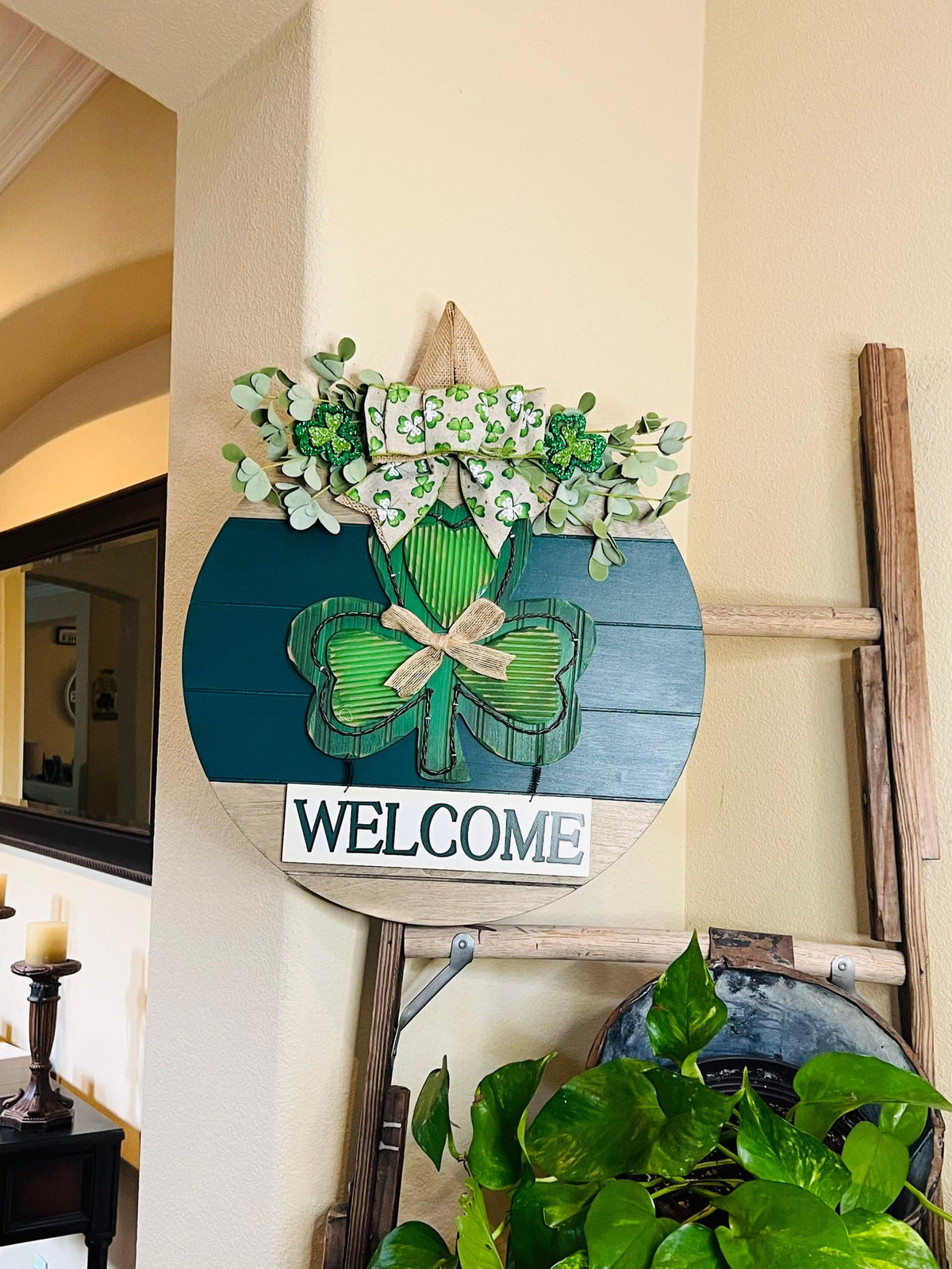St Patrick's Day Welcome Sign, Door Hanger, Door Decoration, Farmhouse Door Decor, Wood Round Wreath
