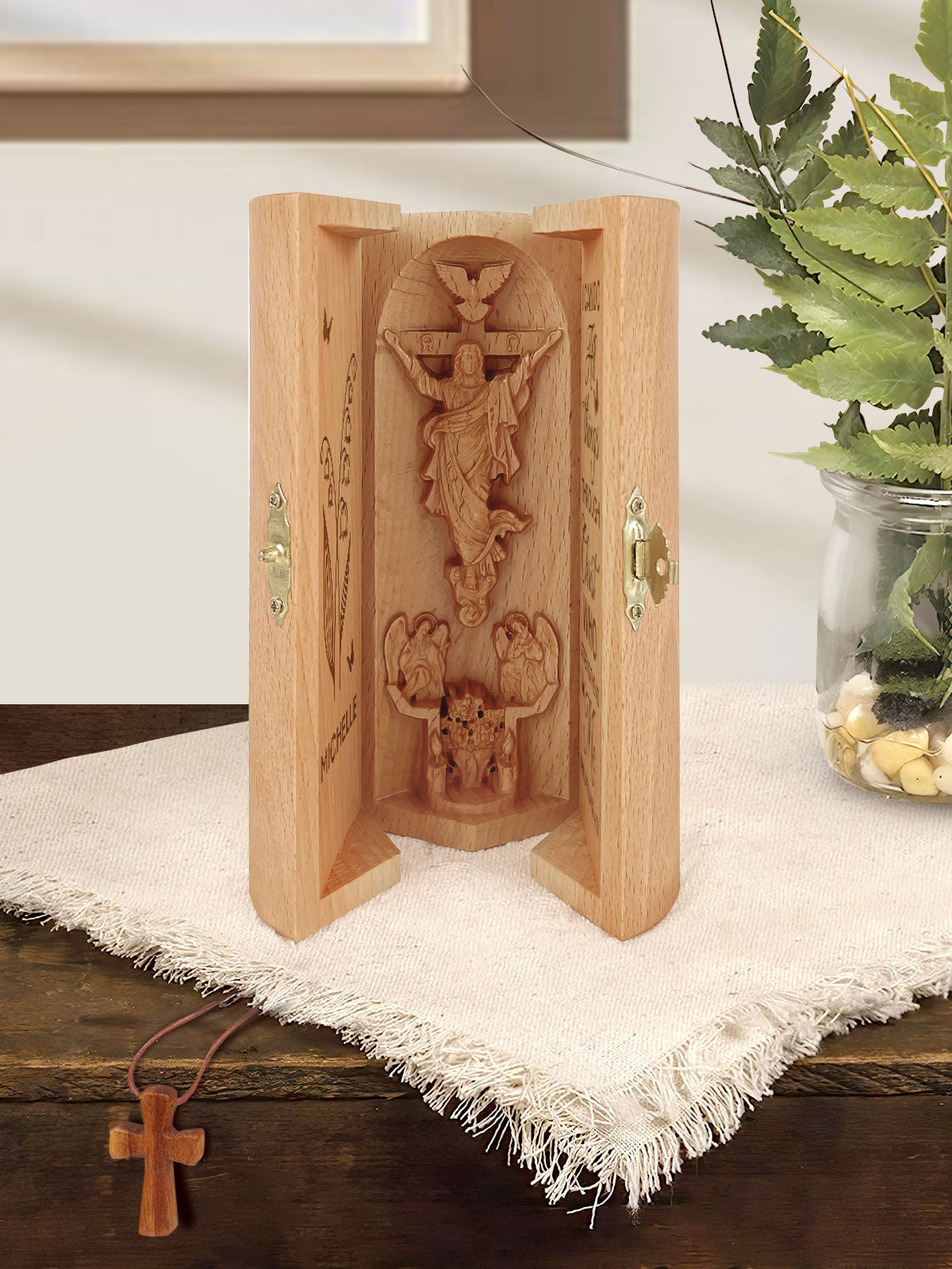 Personalized I Can Do All Things Christian Decor Statue of Jesus Openable Wooden Cylinder Sculpture of Jesus Christ