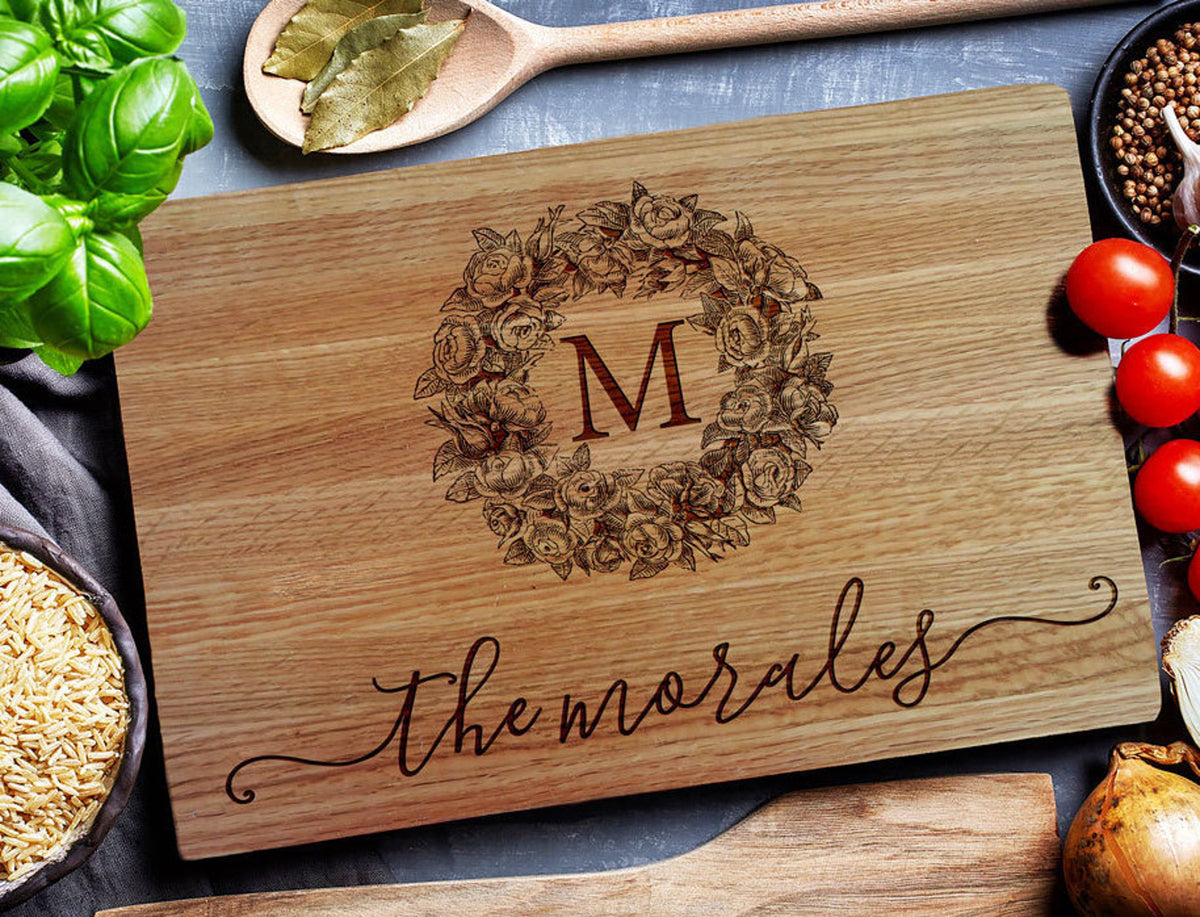 Custom Cutting Board, Personalized Cutting Boar With Flowers Wreath, Chopping Board, Wedding Gift, Personalized Closing Gift