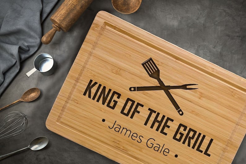 King of the Grill Cutting Board for Dad Griller, Personalized Father's Day Gift for Him, BBQ Gift for Men's Birthday, Grilling Gift for Men
