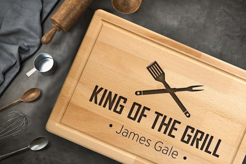 King of the Grill Cutting Board for Dad Griller, Personalized Father's Day Gift for Him, BBQ Gift for Men's Birthday, Grilling Gift for Men