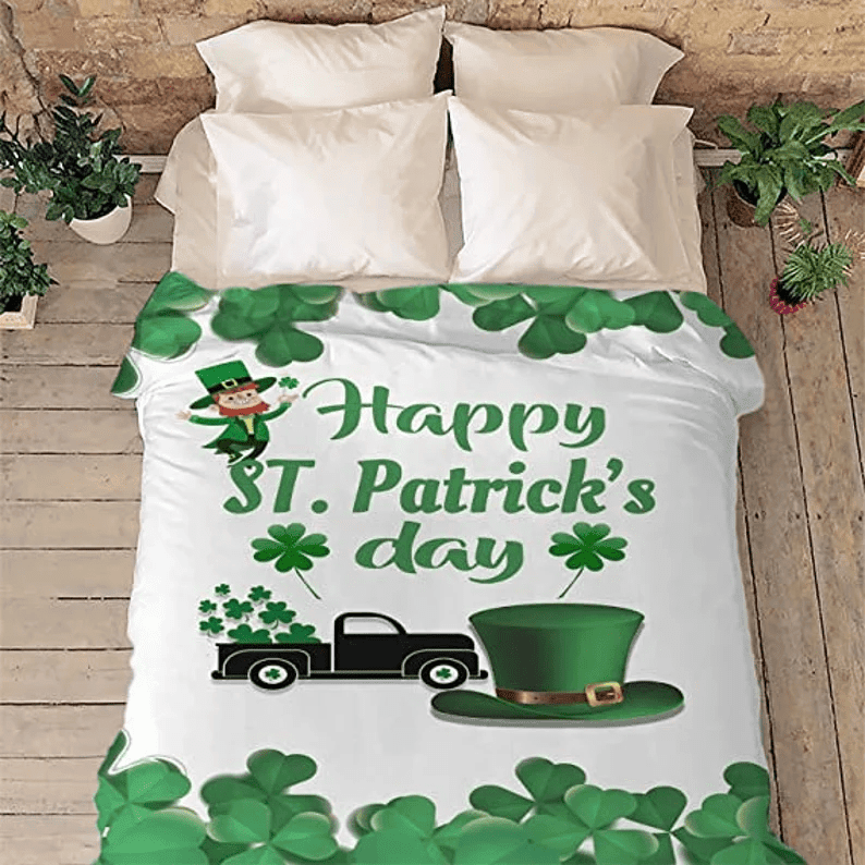 Happy St. Patrick Day Blanket For Kids Family Friends Clovers Throws Lucky Shamrock Clover Fleece Blanket Gift for Her St. Patrick Day Gifts