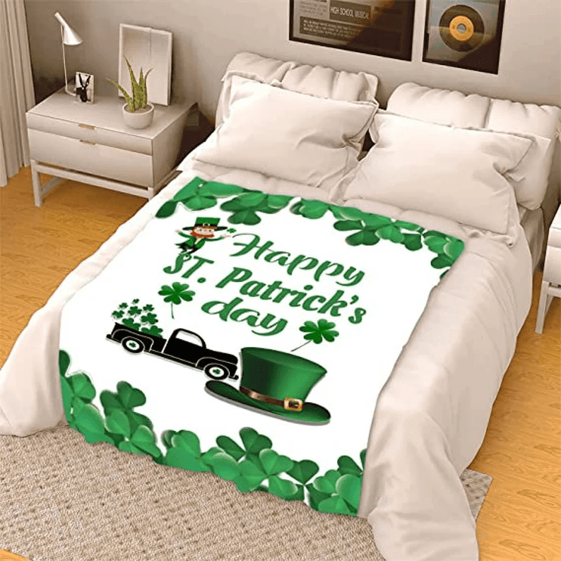 Happy St. Patrick Day Blanket For Kids Family Friends Clovers Throws Lucky Shamrock Clover Fleece Blanket Gift for Her St. Patrick Day Gifts