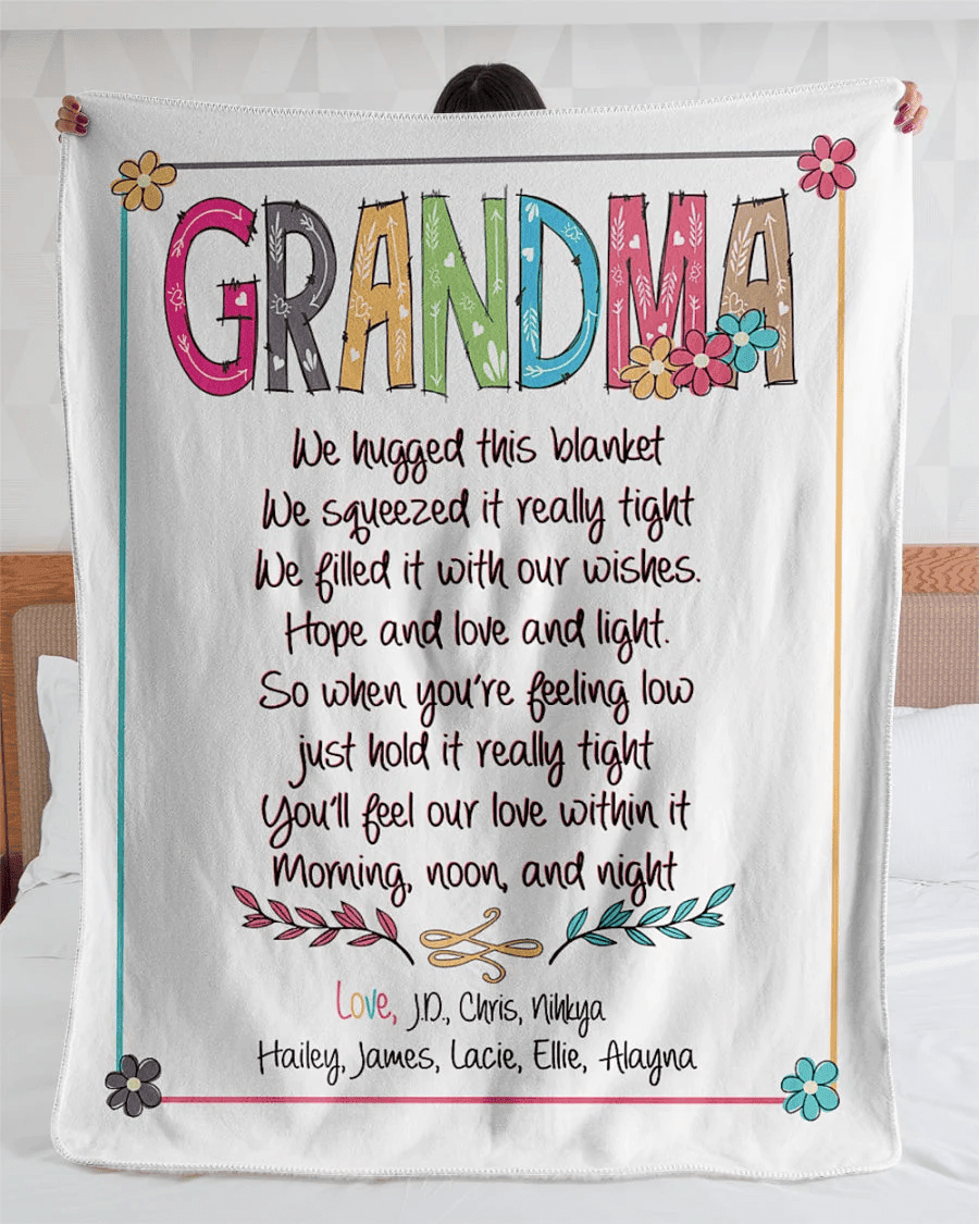 Chillever - Grandma Blanket, Grandma Blanket With Grandkids Names, Grandma We Hugged This Blanket