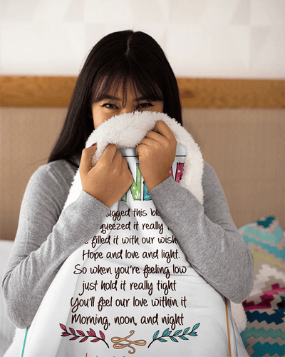 Chillever - Grandma Blanket, Grandma Blanket With Grandkids Names, Grandma We Hugged This Blanket