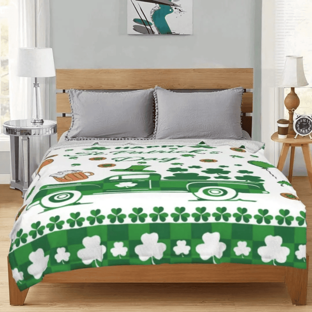 St. Patrick's Day Flannel Blankets Green Shamrocks Truck Blanket Irish Clovers Throw Blanket Super Soft Cozy
