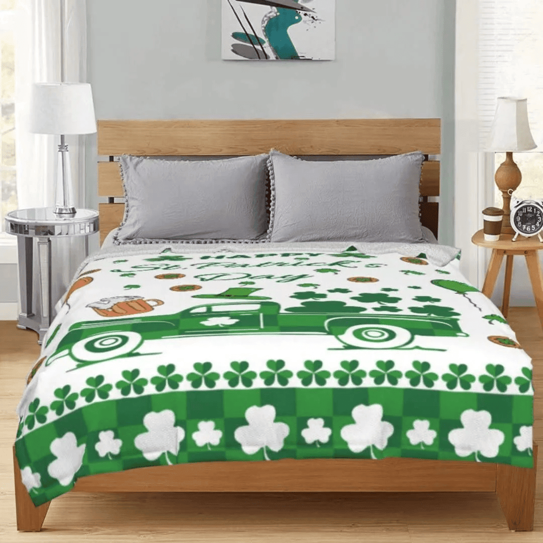 St. Patrick's Day Flannel Blankets Green Shamrocks Truck Blanket Irish Clovers Throw Blanket Super Soft Cozy