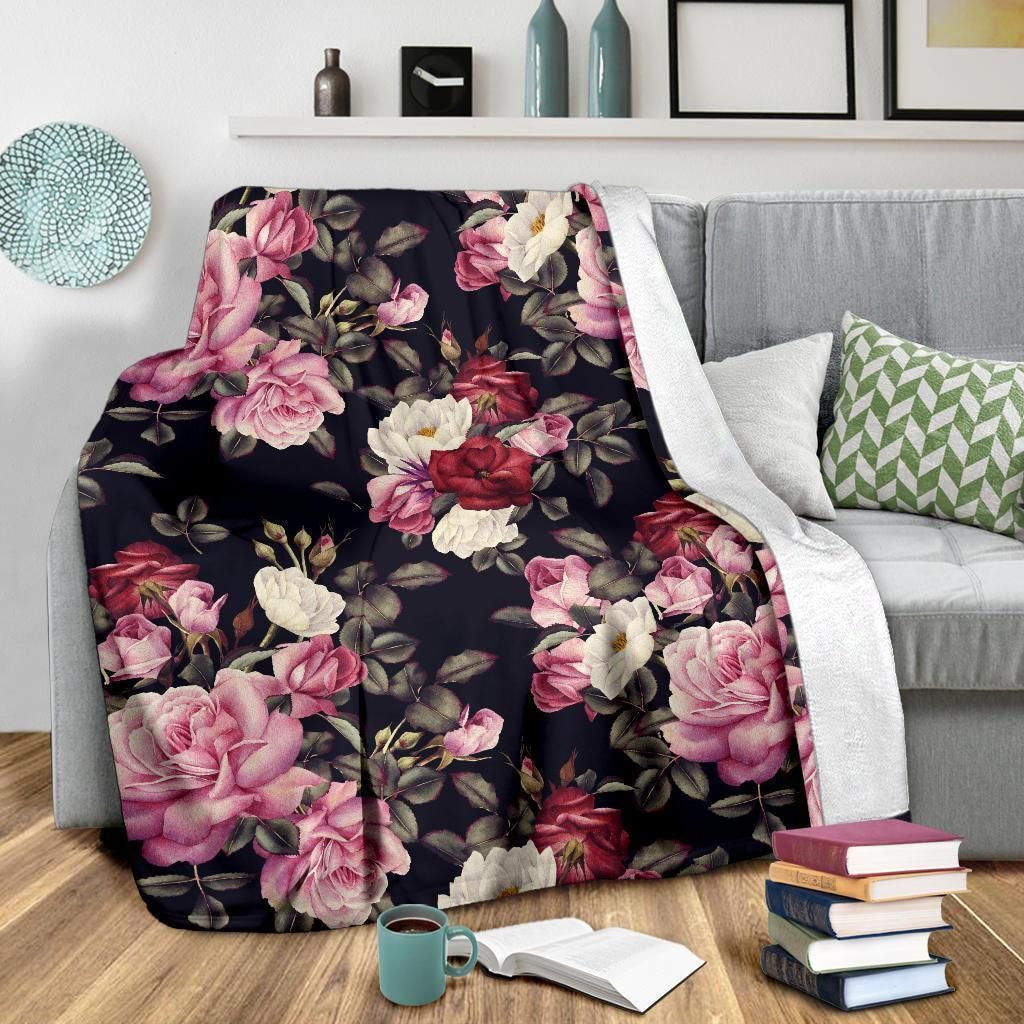 At Night Rose Pattern Fleece Blanket