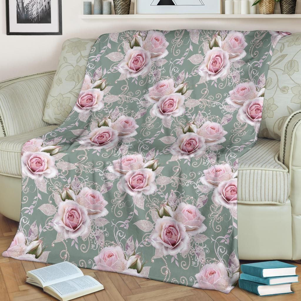 Vintage Rose White Pattern Print Design Fleece Blanket
