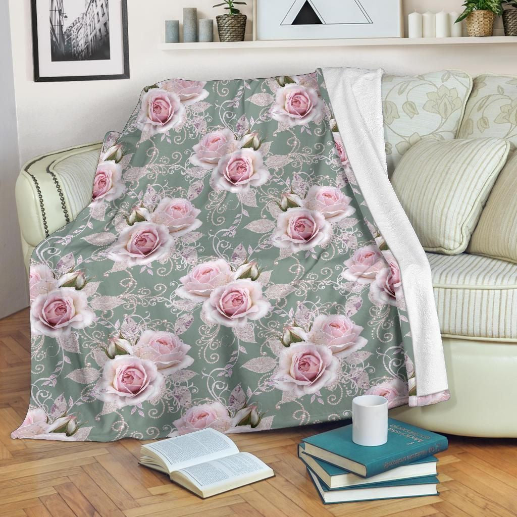 Vintage Rose White Pattern Print Design Fleece Blanket