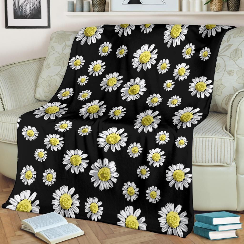 Daisy Pattern Print Design Black Fleece Blanket