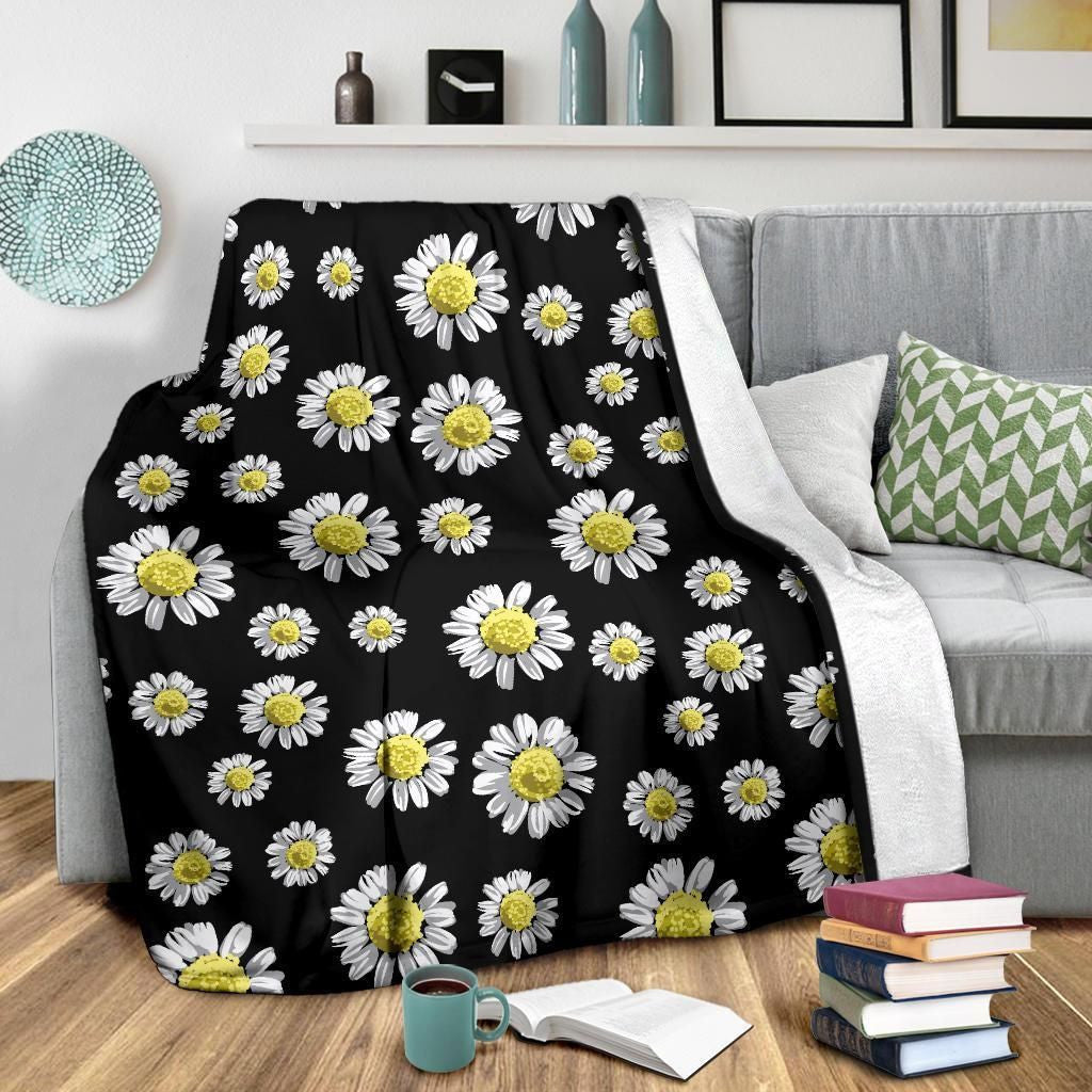 Daisy Pattern Print Design Black Fleece Blanket