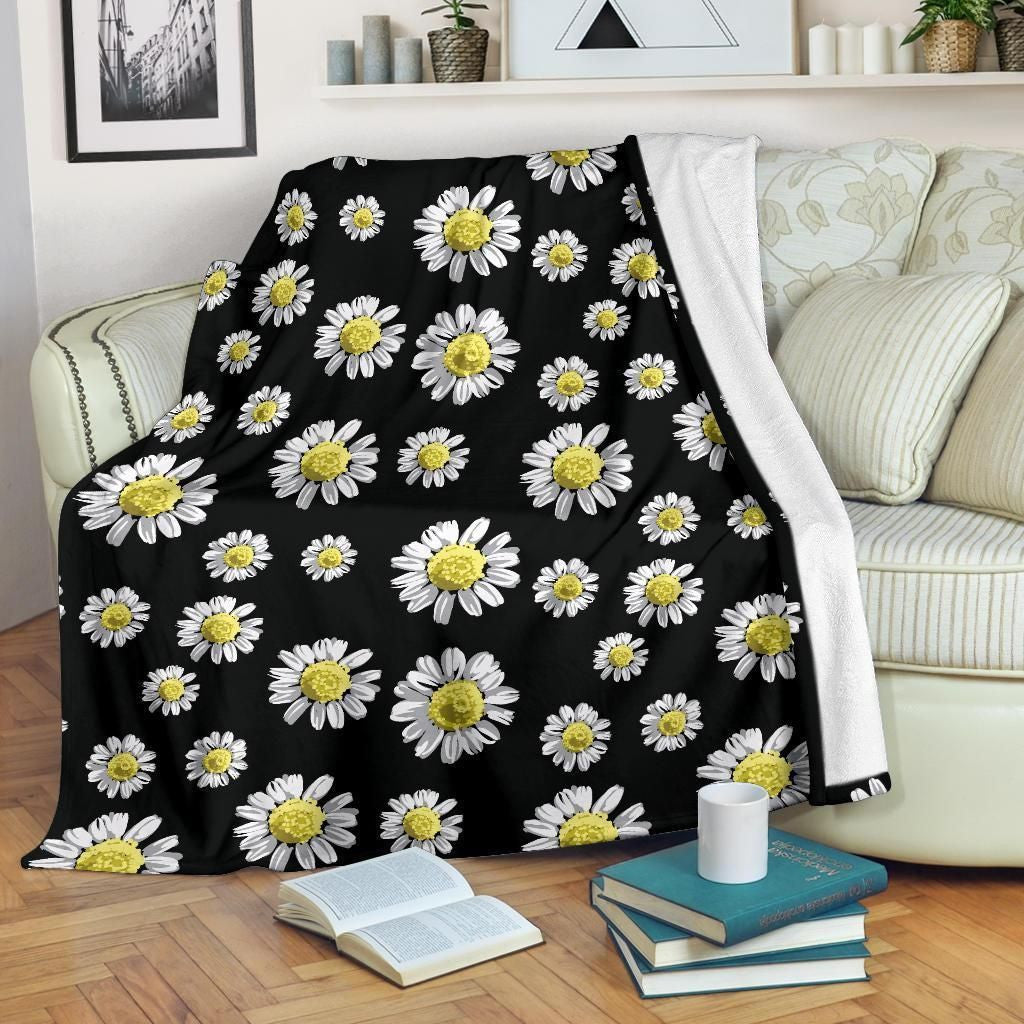 Daisy Pattern Print Design Black Fleece Blanket