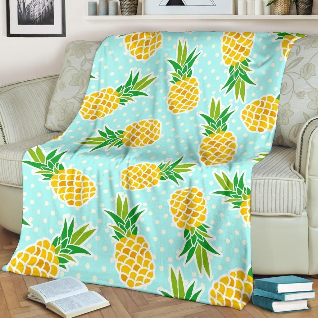 Pineapple Pattern With White Dot In Blue Fleece Blanket