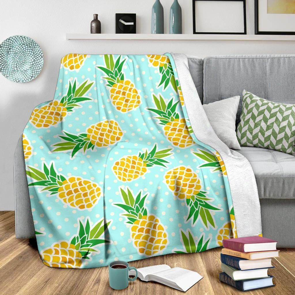 Pineapple Pattern With White Dot In Blue Fleece Blanket