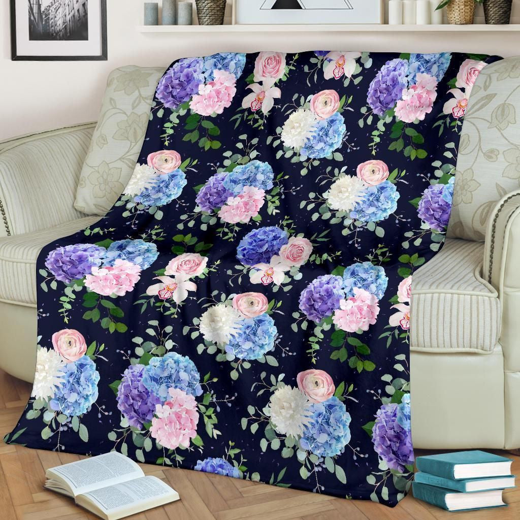 Neon Hydrangea Pattern Print Design Fleece Blanket