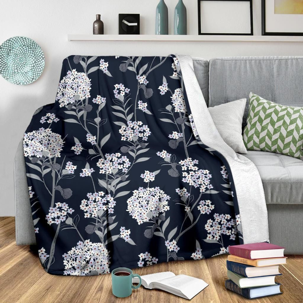 Hydrangea Pattern Print Design White And Black Fleece Blanket