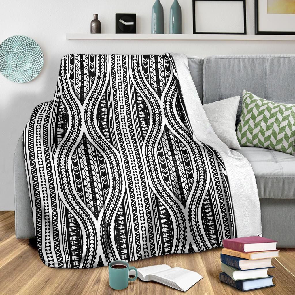 Black And White Polynesian Tribal Style Fleece Blanket