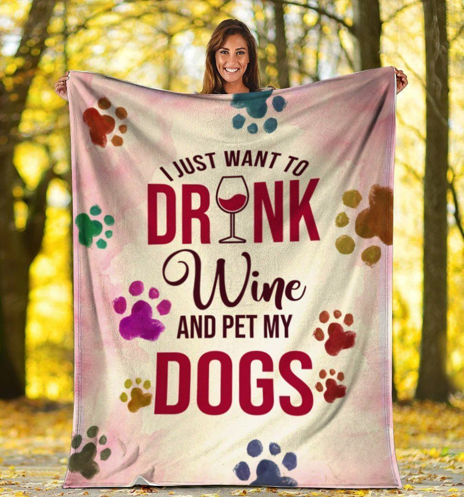 I Just Want To Drink Wine And Pet My Dogs Fleece Blanket