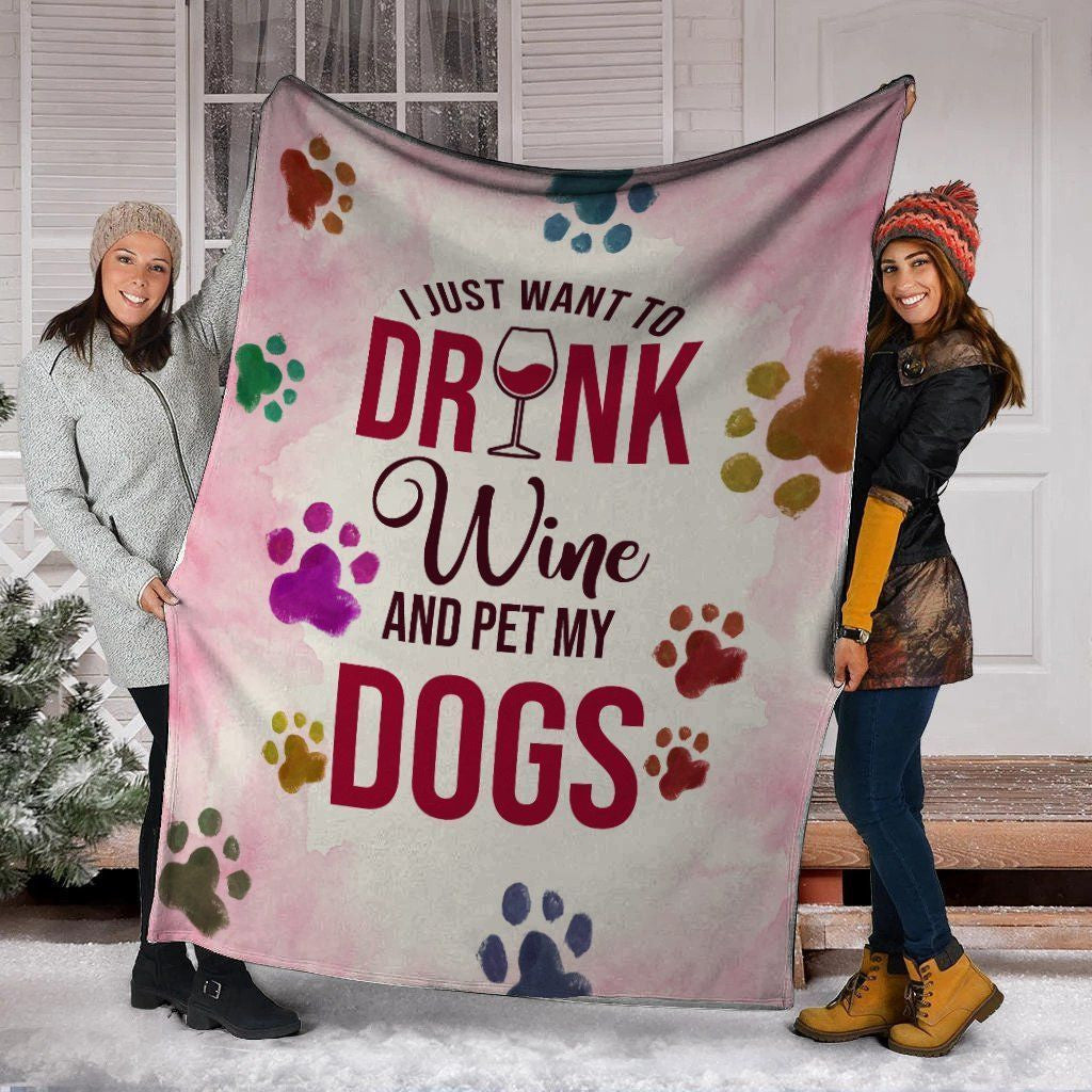 I Just Want To Drink Wine And Pet My Dogs Fleece Blanket