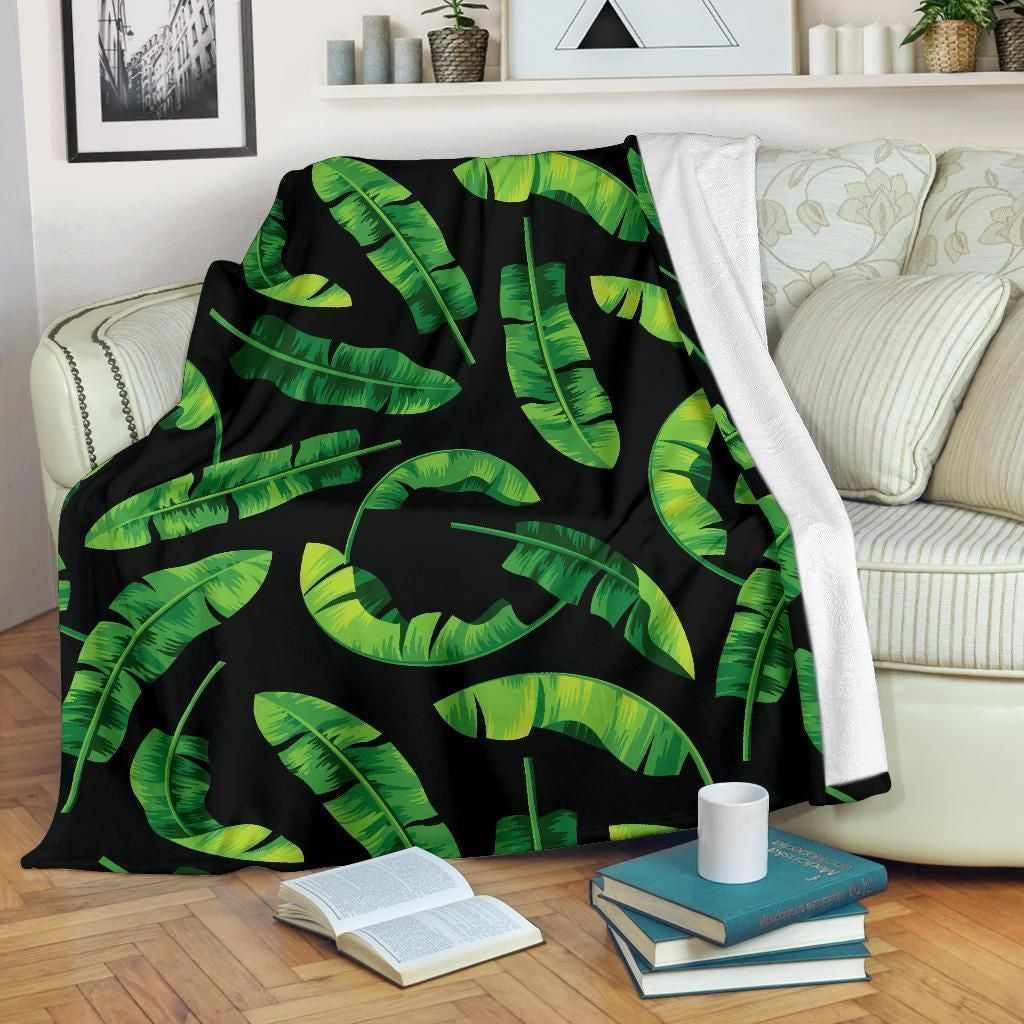 Aesthetic Banana Leaf Pattern Print Design Black Fleece Blanket