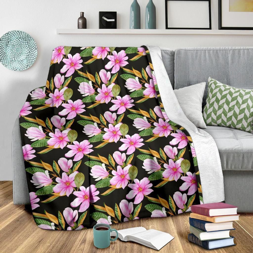 Magnolia Pattern Print Design Black Fleece Blanket