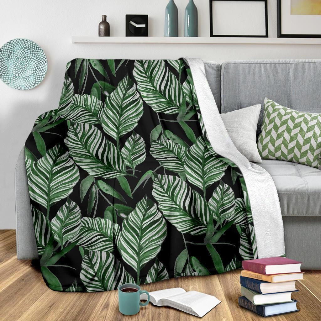 Palm Leaves Pattern Print Design Black Fleece Blanket