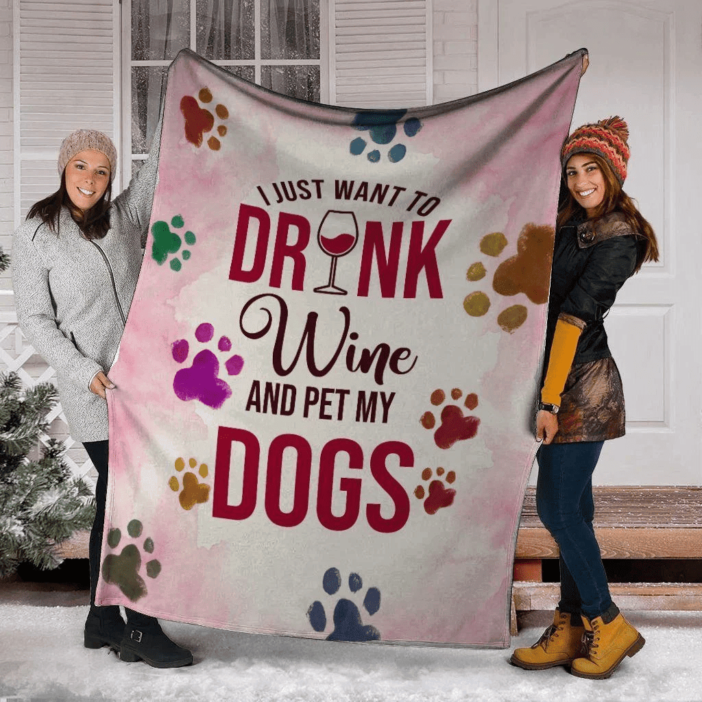 I Just Want To Drink Wine And Pet My Dogs Fleece Blanket