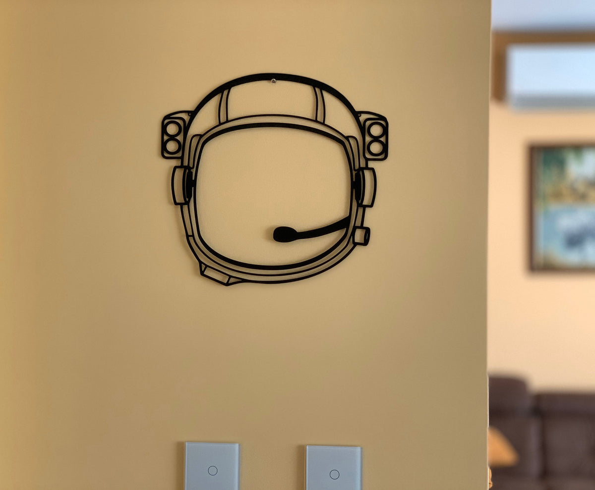 Astronaut Helmet Wall Hanging Metal Sign Laser Cut Decor Outer Space Galaxy Teens Kids Room Decor Decorative Cosmonaut