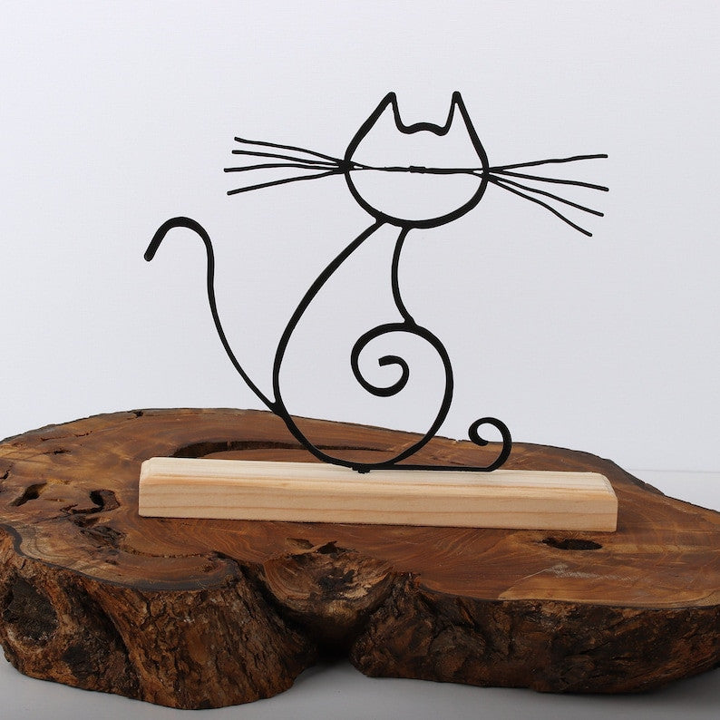 Wire sculpture of cat, pet memorial, pet portrait, wire art, cat lovers, gift, desk decor, desk accessories, Shelf Decor, Bookshelf decor
