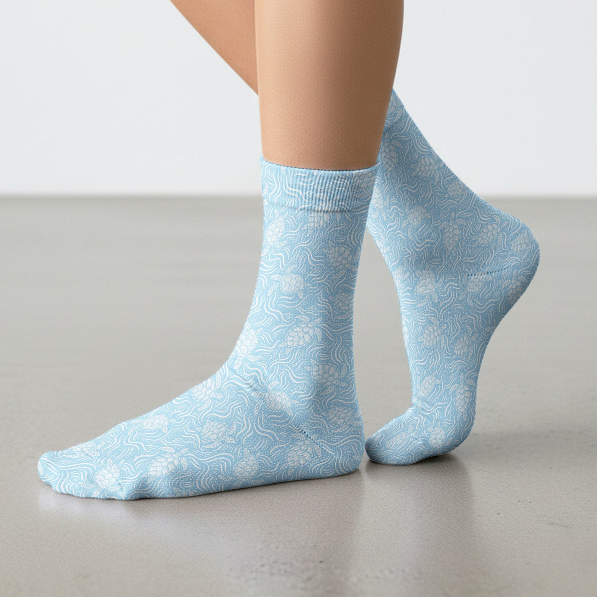 Cute Ocean Sea Turtle Waves Pattern Socks, Adult Socks for Men and Women