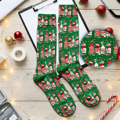 Funny Christmas Medication Scrub Socks – Festive Holiday Pharma Bottles Pattern – Playful Medical Uniform for Nurses, Pharmacists & Healthcare Workers