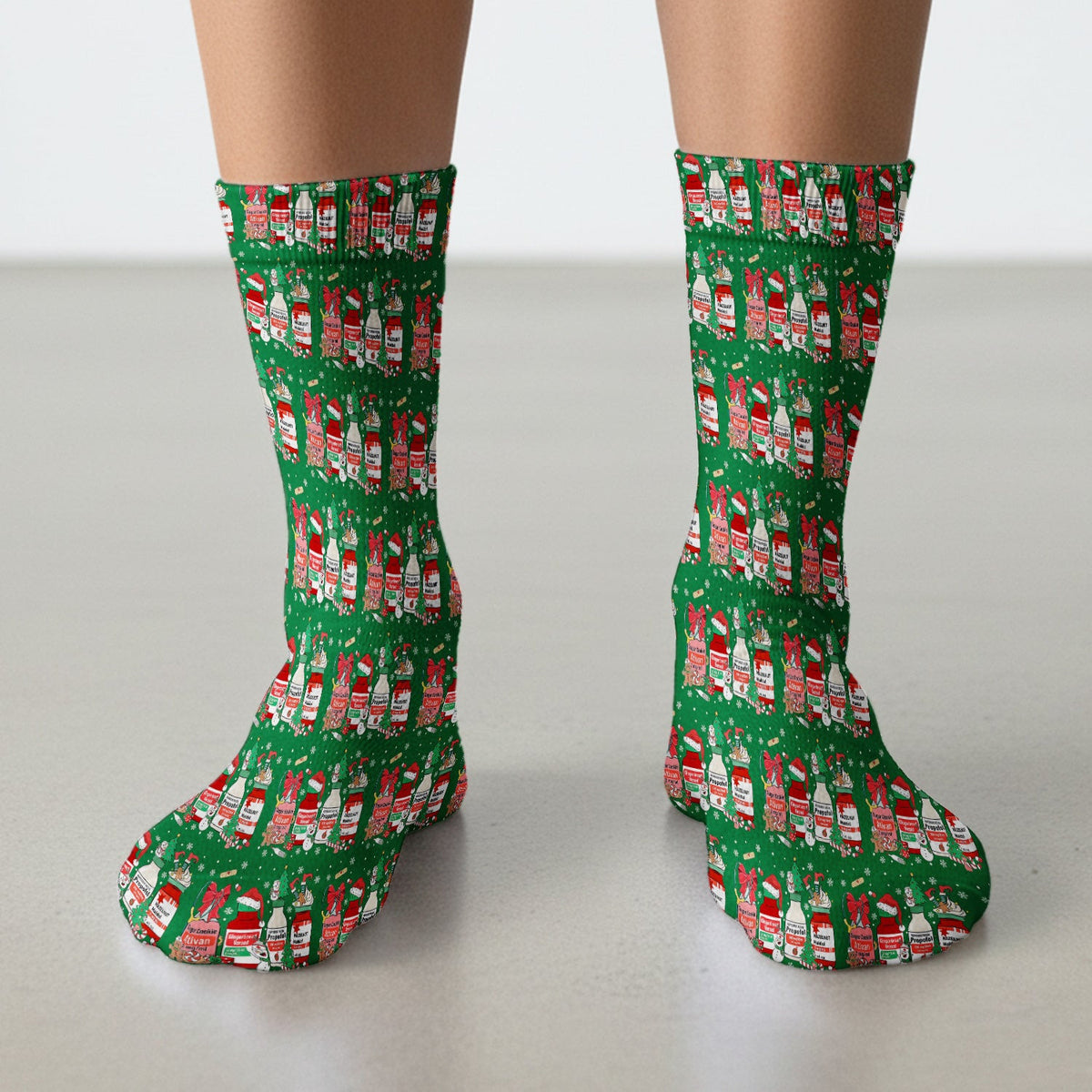 Funny Christmas Medication Scrub Socks – Festive Holiday Pharma Bottles Pattern – Playful Medical Uniform for Nurses, Pharmacists & Healthcare Workers