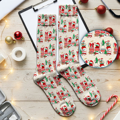 Funny Christmas Medication Scrub Socks – Festive Holiday Pharma Bottles Pattern – Playful Medical Uniform for Nurses, Pharmacists & Healthcare Workers