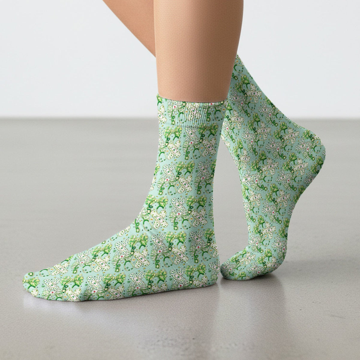 St Patrick Shamrock Stethoscope Bow Print Socks, Socks for Nurse Doctor