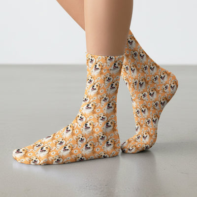 Happy Corgi Daisy Floral Pattern Orange Socks, Socks for Nurse Doctor