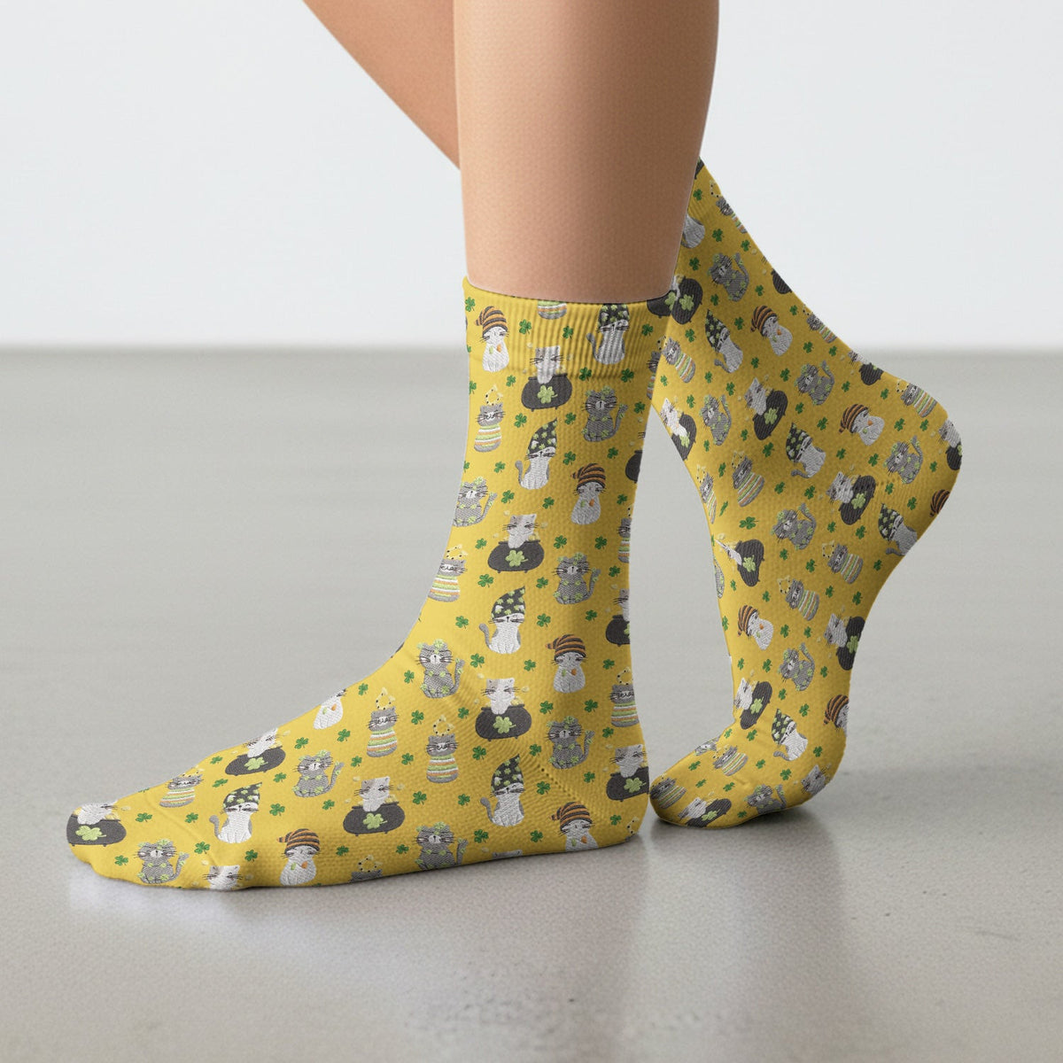 St. Patrick’s Day Scrub Socks, Lucky Cat With Shamrock Pattern Sock, Breathable Fabrics Nursing Uniform