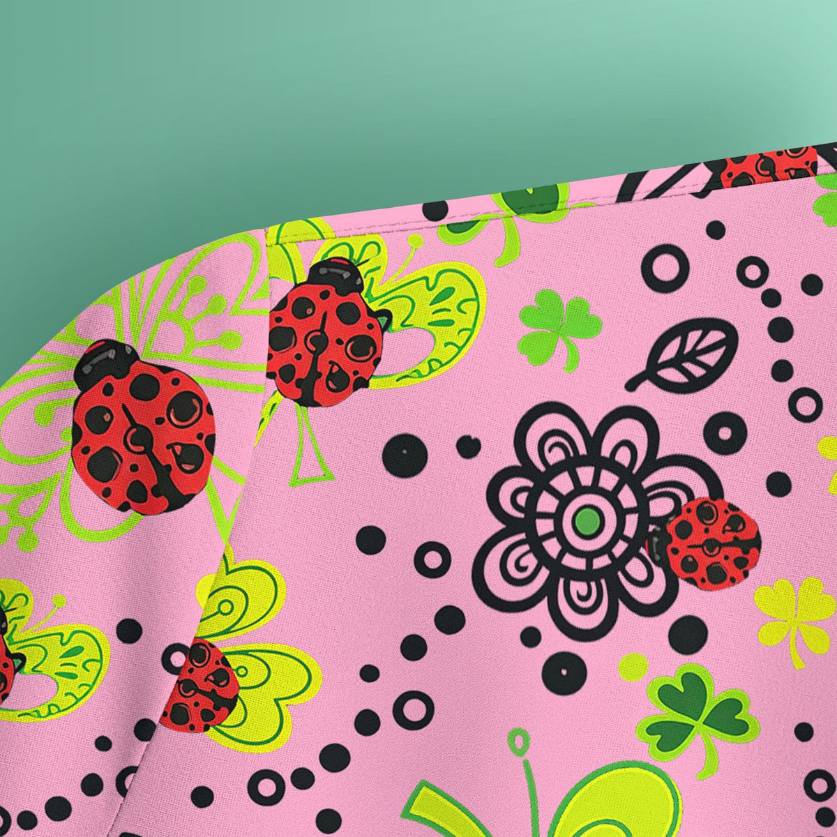Ladybug Clover Floral Pattern Print Scrubs Nurses, Breathable Fabrics Nursing Uniform