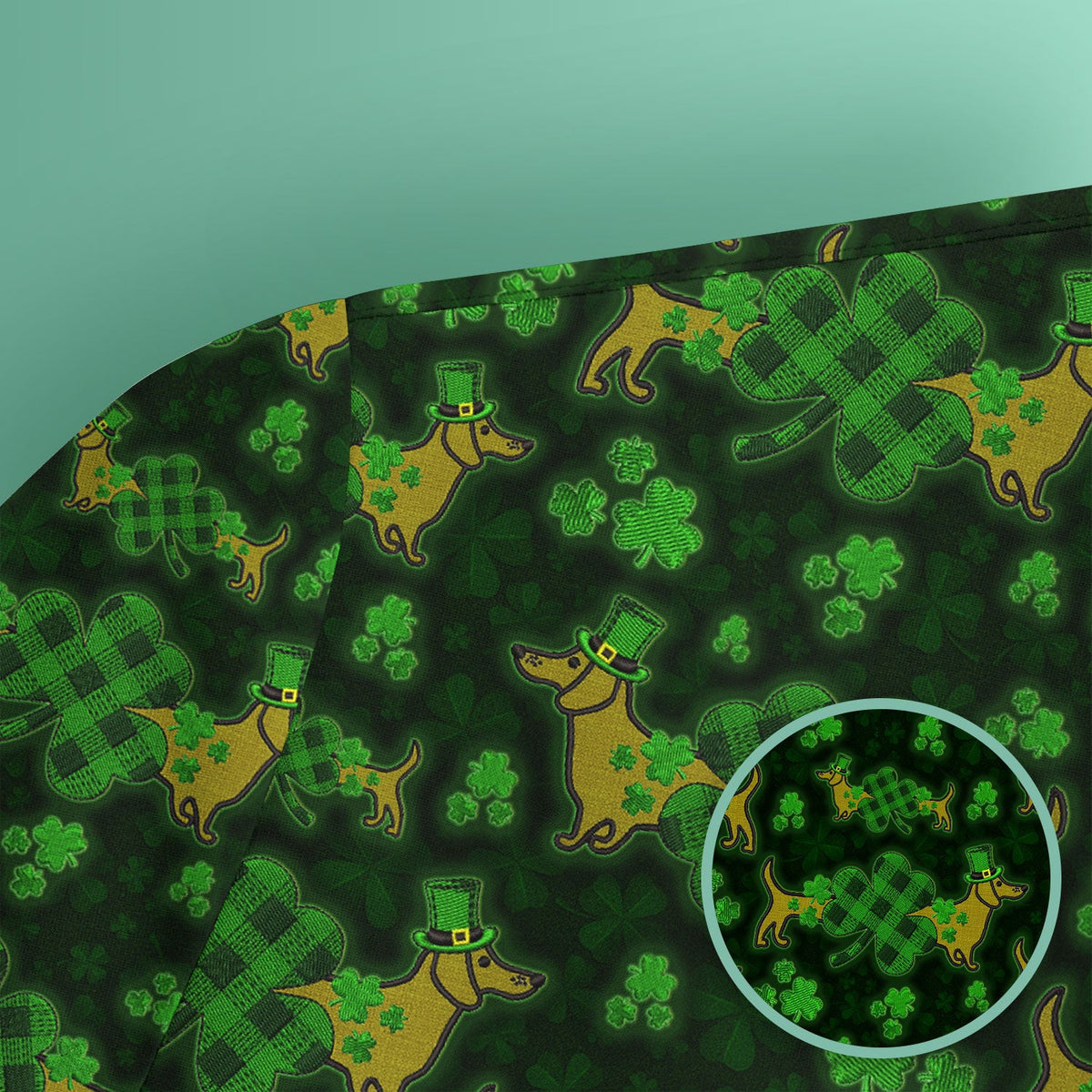 St. Patrick’s Day Dachshund Dog Pattern Scrub Top, Lucky Shamrock Puppy Nurse Scrub Shirt, Green Irish Nursing Uniform