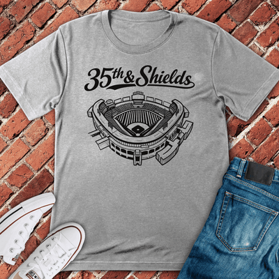 35Th Shields T-Shirt Gift For Chicago Lovers - Unisex Graphic Tee
