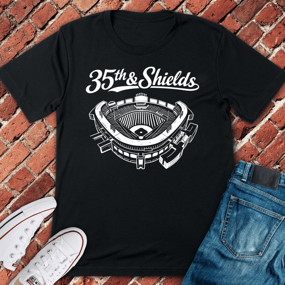 35Th Shields T-Shirt Gift For Chicago Lovers - Unisex Graphic Tee