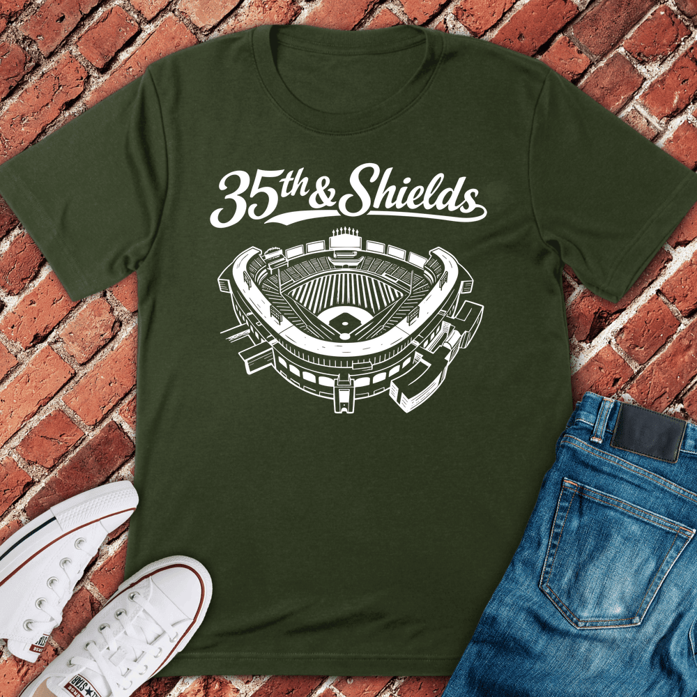 35Th Shields T-Shirt Gift For Chicago Lovers - Unisex Graphic Tee