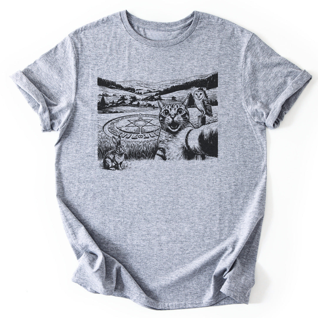 Cat Alien Selfie T-Shirt - Nature Graphic Tee - Gift for Nature Lovers - Unisex