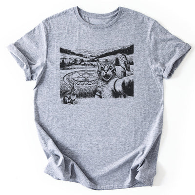 Cat Alien Selfie T-Shirt - Nature Graphic Tee - Gift for Nature Lovers - Unisex